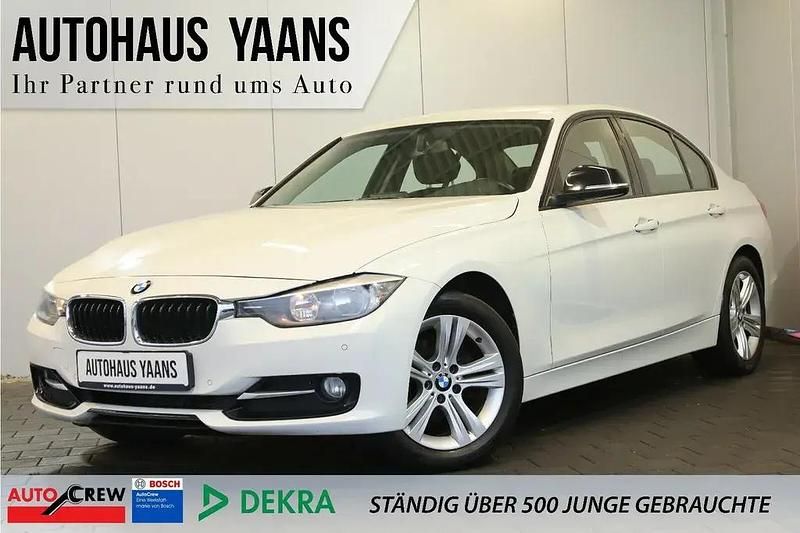 Alpinweiss 3 Gebraucht 2013 BMW 318 Sport Line Limousine | 13.389 € (Etwas zu teuer) - Bild 1/4
