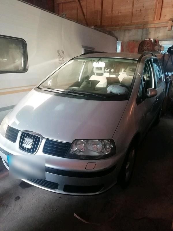 Silber Gebraucht 2006 Seat Alhambra Van / Kleinbus | 2.600 € (Fairer Preis) - Bild 1/4