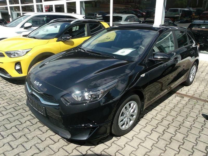 Usado Kia Ceed Vision 140 HP (102 kW) 2025 Preto Citadino