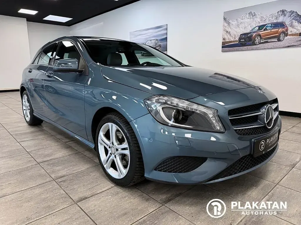 Gebraucht Mercedes A180 Style 122 PS (89 kW) 2013 Blau Limousine