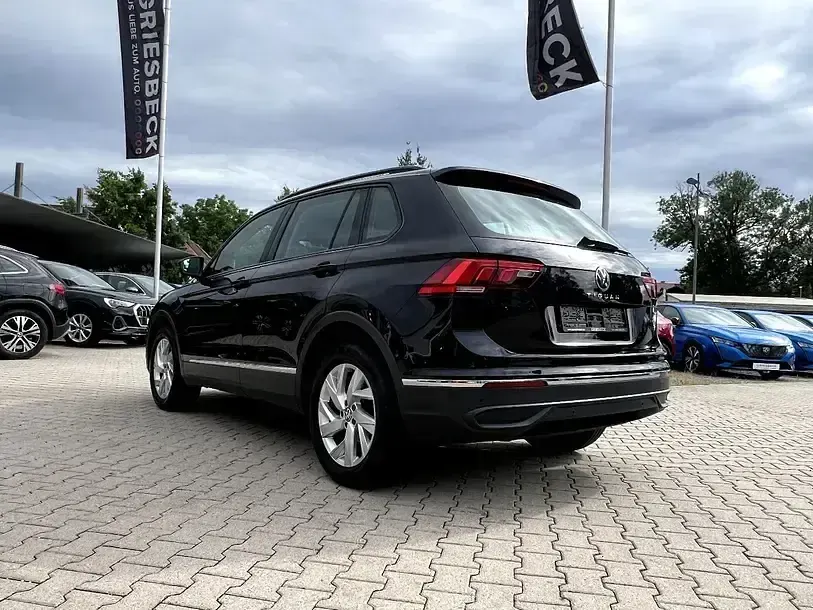 Gebraucht VW Tiguan Life 150 PS (110 kW) 2022 Schwarz SUV