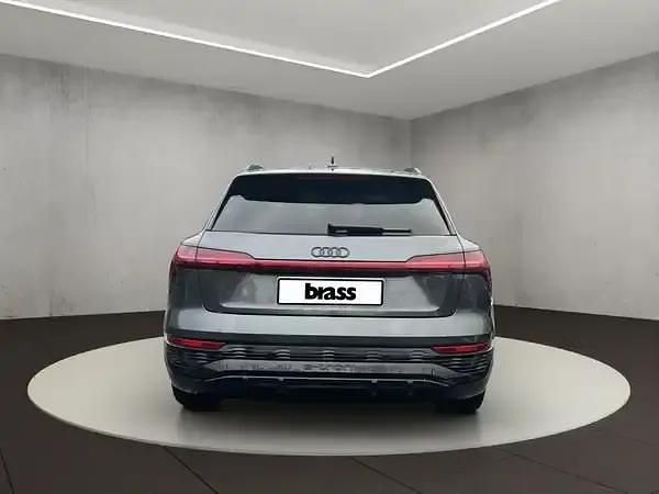 Gebraucht Audi Q8 e-tron Ambiente 300 kW (408 PS) 2023 Daytonagrau perleffekt SUV