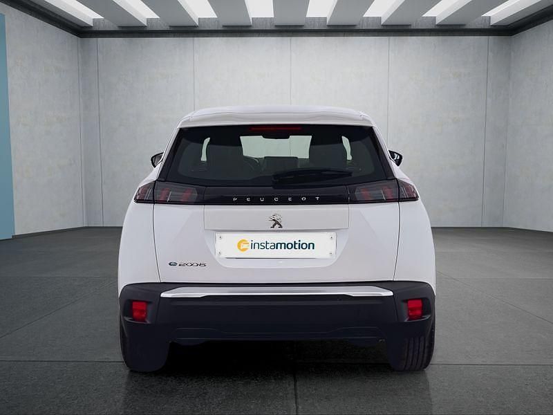Gebraucht Peugeot e-2008 Active 100 kW (136 PS) 2023 Weiß SUV