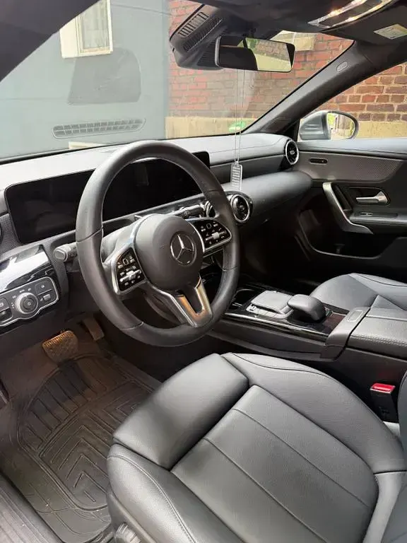 Gebraucht Mercedes CLA200 163 PS (119 kW) 2023 Grau Coupé
