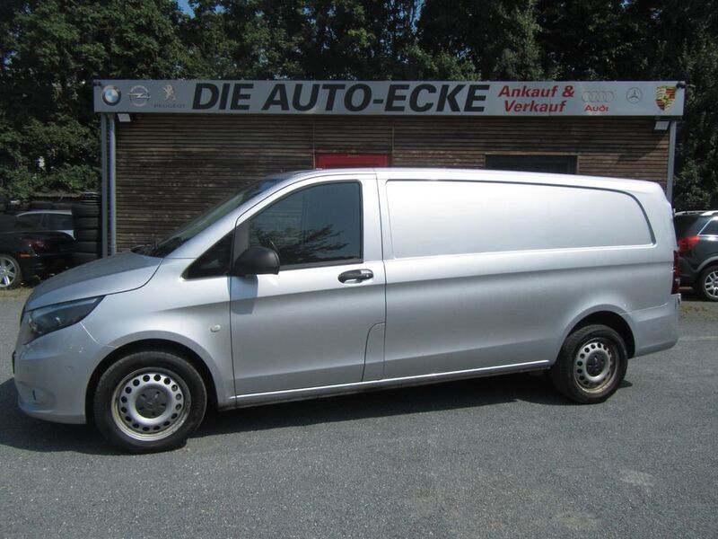 Brillantsilber metallic Gebraucht 2018 Mercedes Vito Van / Kleinbus | 12.950 € (Fairer Preis) - Bild 1/4
