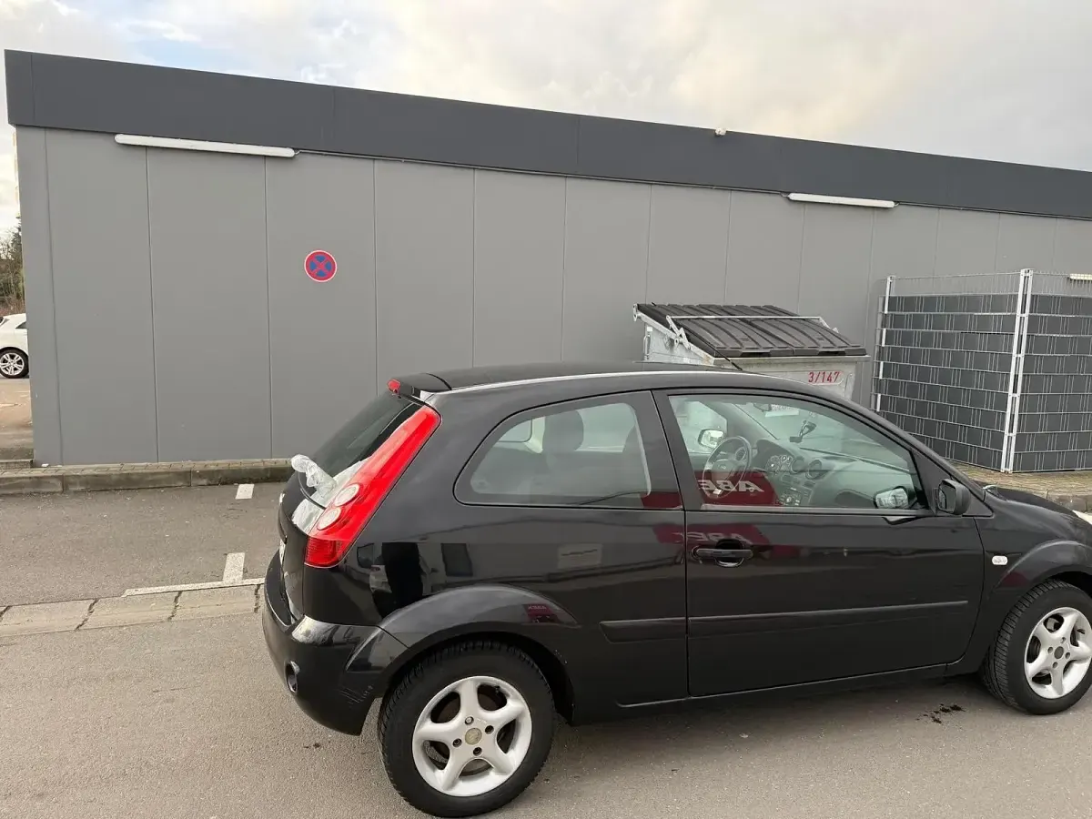 Gebraucht Ford Fiesta 60 PS (44 kW) 2008 Schwarz Kleinwagen