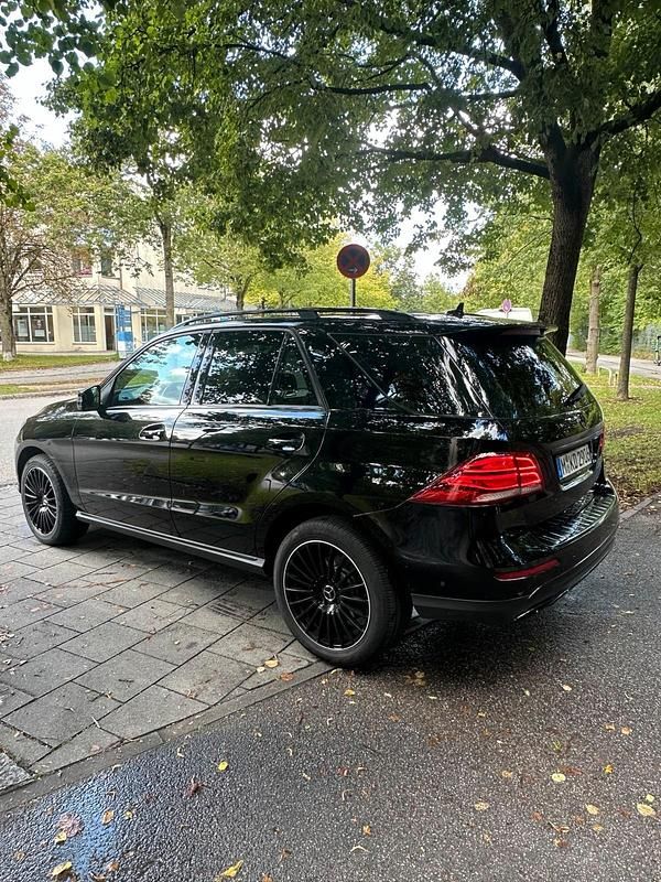 Schwarz Gebraucht 2016 Mercedes GLE350 AMG line SUV | 21.000 € (Superpreis) - Bild 1/4