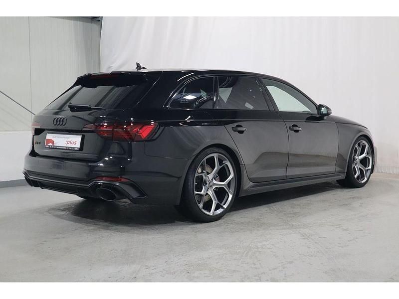 Gebraucht Audi RS4 Ambiente 470 PS (345 kW) 2024 Mythosschwarz metallic Kombi