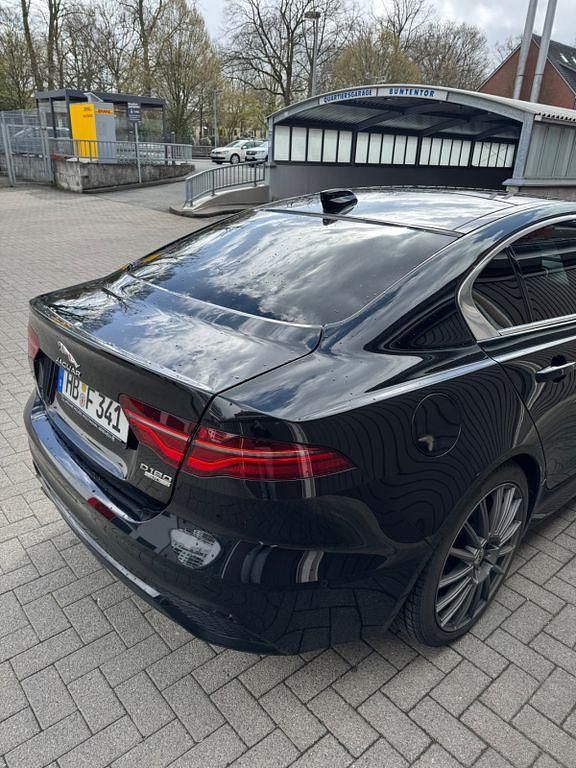 Gebraucht Jaguar XE R-Dynamic 179 PS (131 kW) 2019 Schwarz Limousine