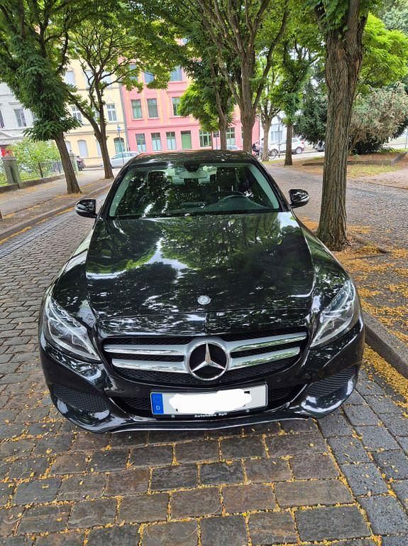 Schwarz Gebraucht 2017 Mercedes C180 Limousine | 18.500 € (Superpreis) - Bild 1/4