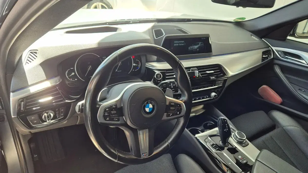 Gebraucht BMW 520 Sport Line 190 PS (139 kW) 2018 Grau Kombi