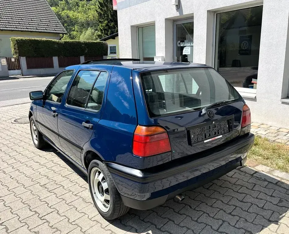 Brugt VW Golf III 90 HK (66 kW) 1992 Blå Hatchback