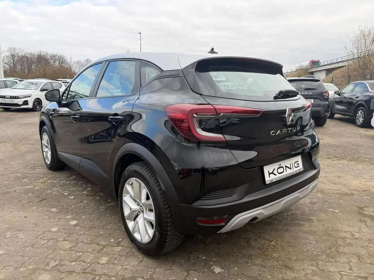 Używany Renault Captur Equilibre 91 KM (66 kW) 2023 Czarny SUV
