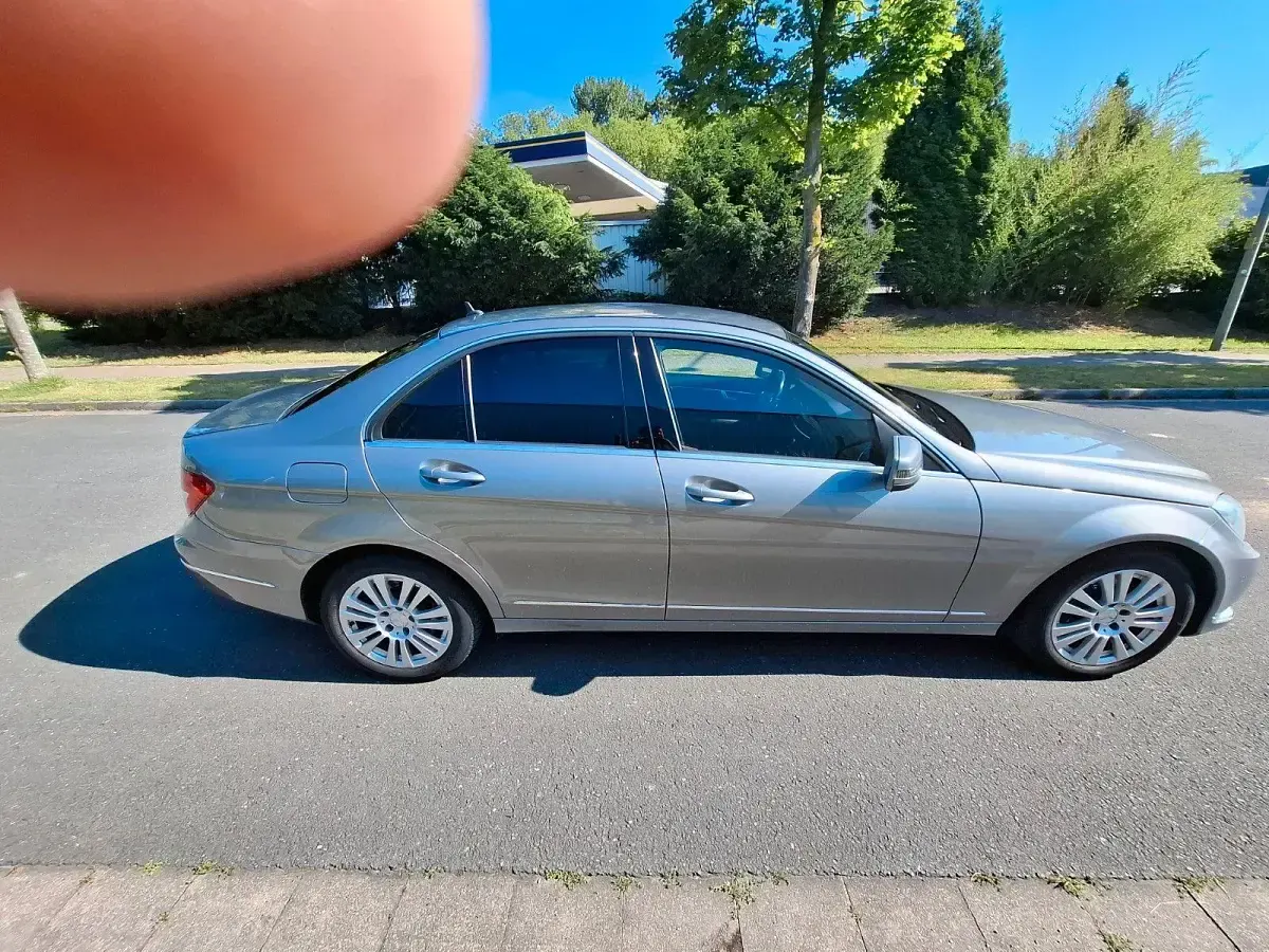 Gebraucht Mercedes C200 Elegance 184 PS (135 kW) 2012 Grau Limousine