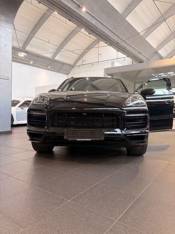 Second-hand Porsche Cayenne Platinum Edition 462 CP (339 kW) 2024 Negru SUV