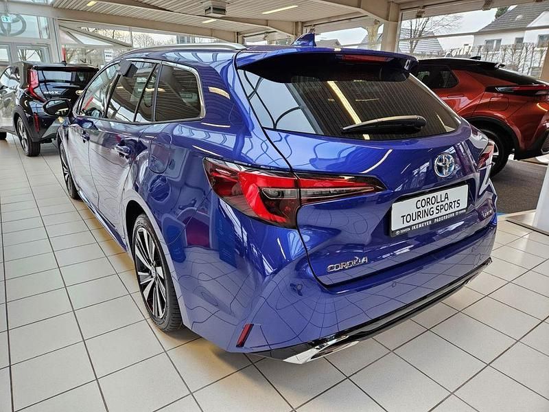 Neu Toyota Corolla 196 PS (144 kW) 2025 Juniper blue metallic Kombi