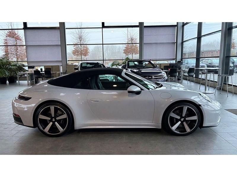 Gebraucht Porsche 911 Carrera Cabriolet 394 PS (289 kW) 2025 Grau Cabrio