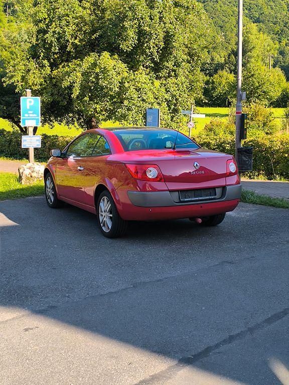 Rot Gebraucht 2004 Renault Mégane Cabriolet Dynamique Cabrio | 2.499 € (Fairer Preis) - Bild 1/4