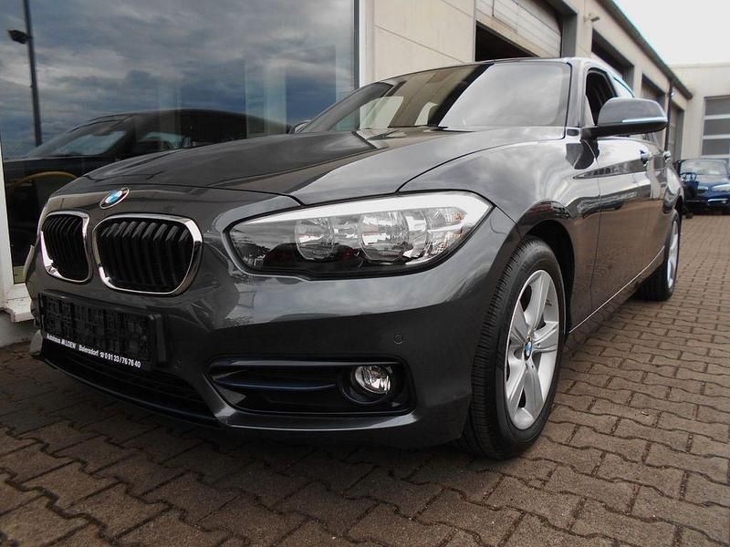 Schwarz Gebraucht 2016 BMW 118 Sport Line Kleinwagen | 15.500 € (Fairer Preis) - Bild 1/4