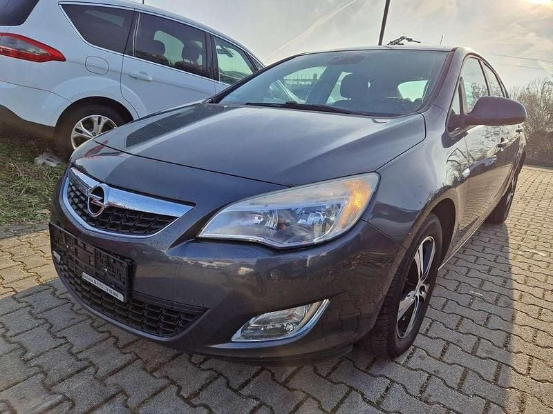 Gebraucht Opel Astra Edition 120 PS (88 kW) 2012 Karbongrau Limousine