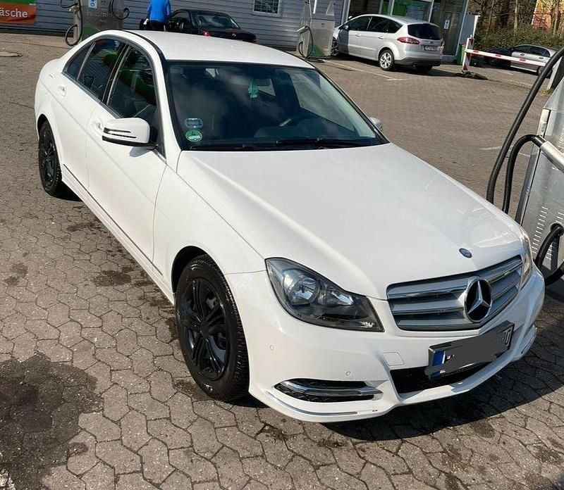 Gebraucht Mercedes C180 156 PS (114 kW) 2013 Weiß Limousine