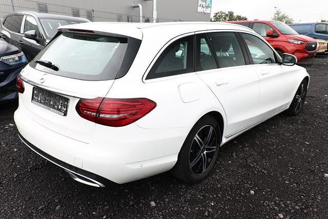 Gebraucht Mercedes C200 Avantgarde 184 PS (135 kW) 2020 Polar white polar white Limousine