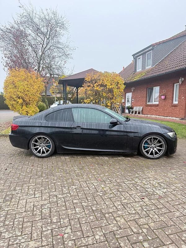 Schwarz Gebraucht 2006 BMW 335 Coupé | 13.399 € (Fairer Preis) - Bild 1/4