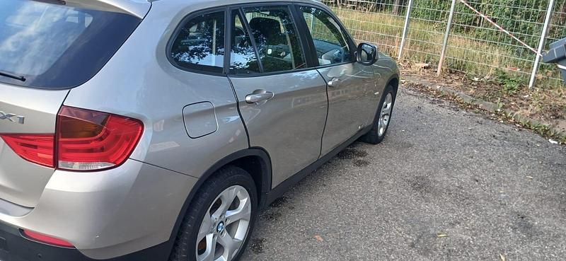 Grau Gebraucht 2009 BMW X1 SUV | 5.700 € (Guter Preis) - Bild 1/4