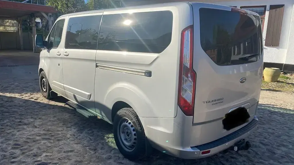 Gebraucht Ford Tourneo 170 PS (125 kW) 2017 Silber Van / Kleinbus
