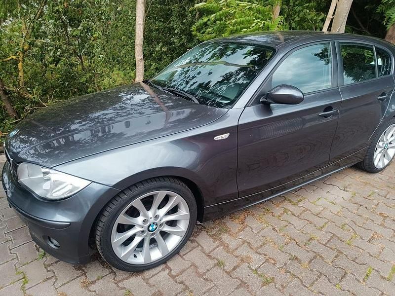 Grau Gebraucht 2005 BMW 116 Kleinwagen | 4.999 € (Fairer Preis) - Bild 1/4