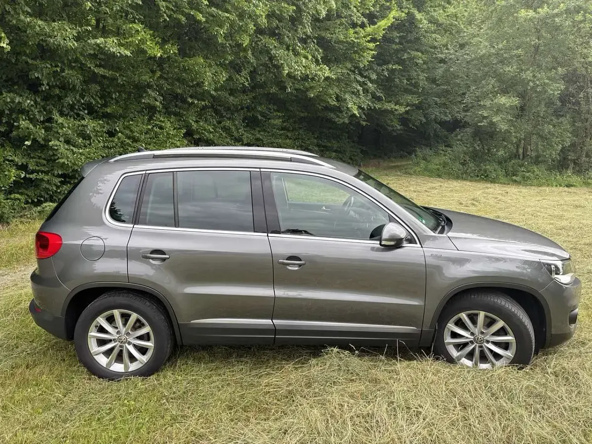 Gebraucht VW Tiguan LOUNGE 110 PS (80 kW) 2015 Grau SUV