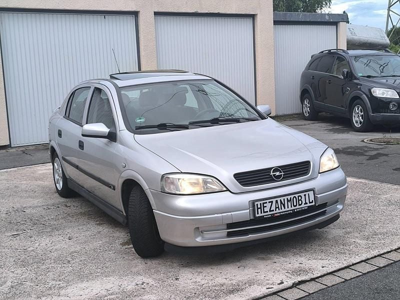 Gebraucht Opel Astra 101 PS (74 kW) 2001 Silber Limousine