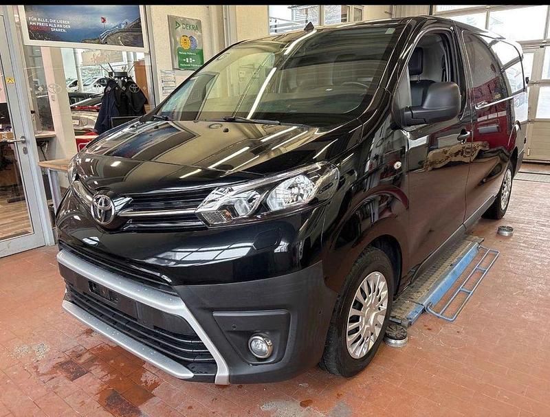 Gebraucht Toyota Proace 144 PS (105 kW) 2022 Schwarz Van / Kleinbus