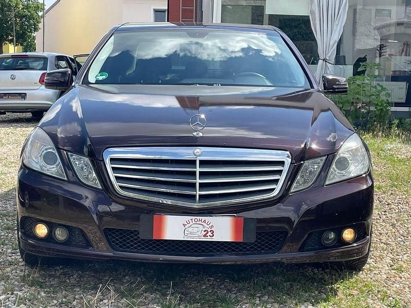 Gebraucht Mercedes E220 170 PS (125 kW) 2010 Braun Limousine