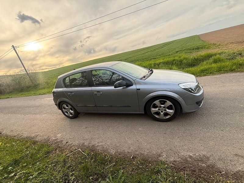 Usata Opel Astra 129 CV (94 kW) 2004 Andere farben Utilitaria
