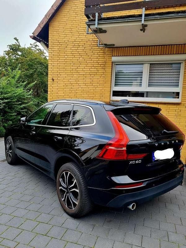 Schwarz Gebraucht 2018 Volvo XC60 Momentum SUV | 21.999 € (Fairer Preis) - Bild 1/4