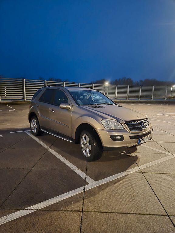 Gebraucht Mercedes ML420 306 PS (225 kW) 2007 Gelb SUV