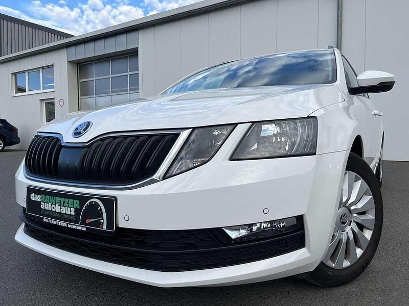 Weiß Gebraucht 2020 Skoda Octavia Ambition Kombi | 17.860 € (Guter Preis) - Bild 1/4