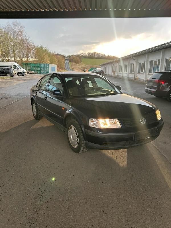 Gebraucht VW Passat 101 PS (74 kW) 1998 Blau Limousine
