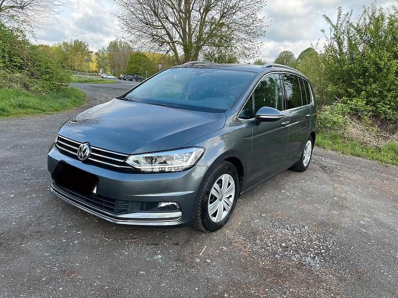 Gebraucht VW Touran 150 PS (110 kW) 2018 Grau Van / Kleinbus