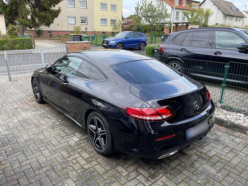 Schwarz Gebraucht 2018 Mercedes C200 AMG line Coupé | 28.000 € (Fairer Preis) - Bild 1/4