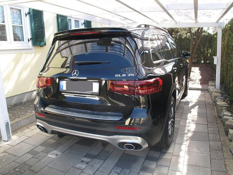 Second-hand Mercedes GLB35 AMG 306 CP (225 kW) 2024 Negru SUV