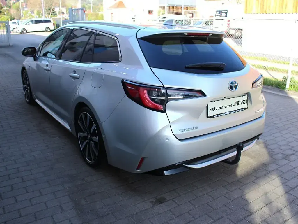 Gebraucht Toyota Corolla Lounge 152 PS (111 kW) 2019 Precious silver Kombi