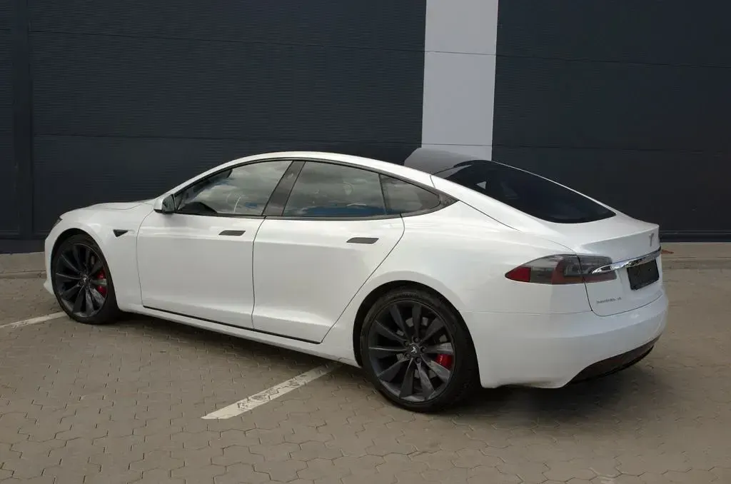 Gebraucht Tesla Model S 386 kW (525 PS) 2018 Weiß Kleinwagen