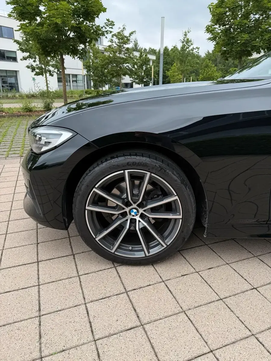 Gebraucht BMW 320 Sport Line 190 PS (139 kW) 2019 Schwarz Kombi