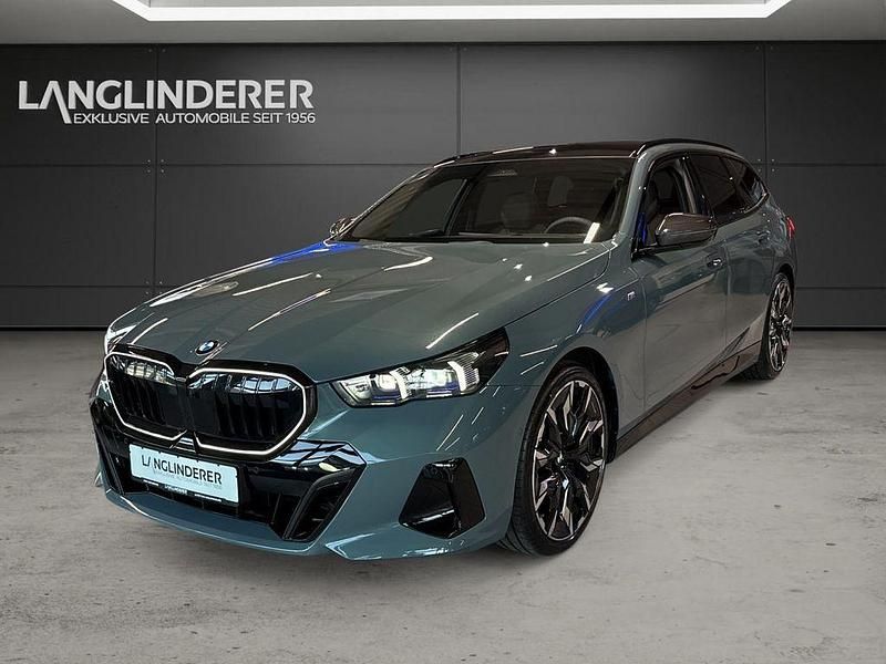 Grün Gebraucht 2024 BMW 520 M Sport Kombi | 56.900 € (Guter Preis) - Bild 1/3