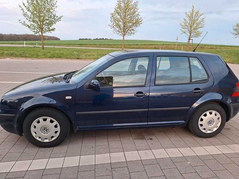 Gebraucht VW Golf IV 102 PS (75 kW) 2001 Blau Kleinwagen