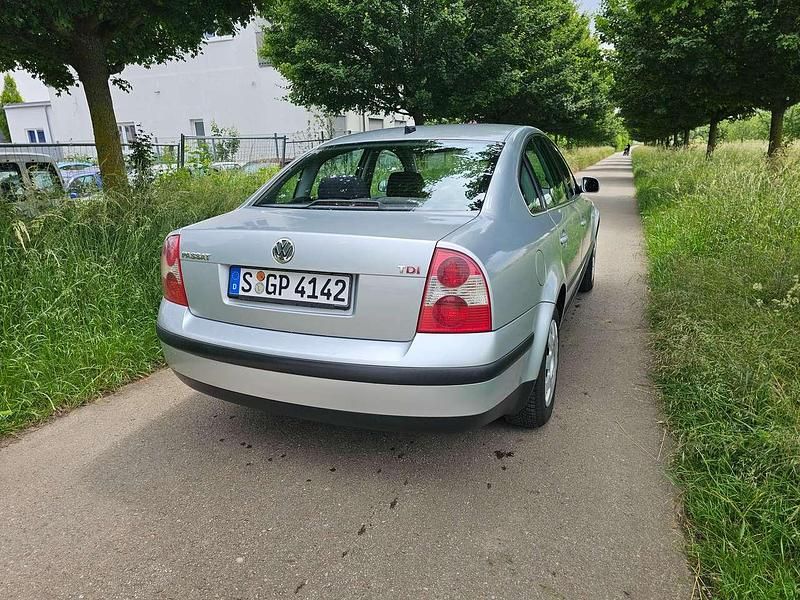 Silber Gebraucht 2002 VW Passat Limousine | 4.999 € (Teuer) - Bild 1/4