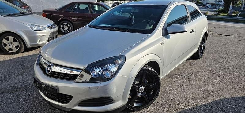 Silber Gebraucht 2009 Opel Astra GTC Selection Coupé | 2.700 € (Guter Preis) - Bild 1/4