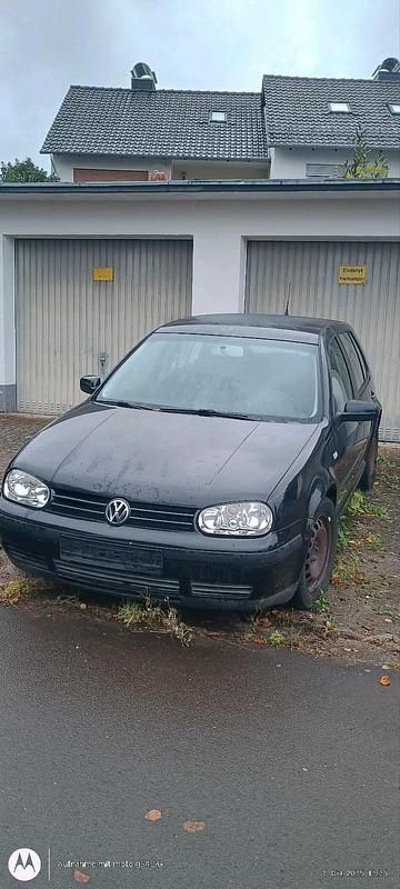 Schwarz Gebraucht 2000 VW Golf IV Kleinwagen | 500 € (Superpreis) - Bild 1/4